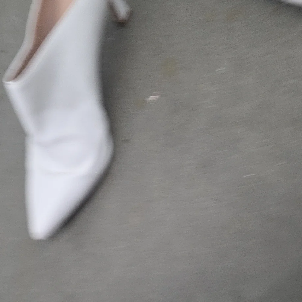 Stuart Weitzman Elegant White Women's Shoes - Picture 4 of 13